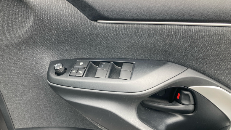 Toyota Yaris 1.5 Hybrid Design 5dr CVT Hybrid Hatchback